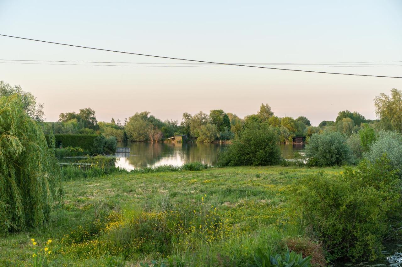 Le Moulin Rouge De Clairmarais "Le Heron" Екстериор снимка